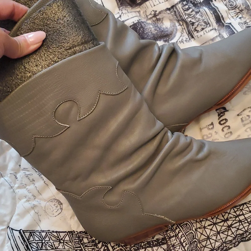 Vintage-Inspired Western Grey Ankle Boots – 100% Leather Cowboy Style Boot, Sz 5